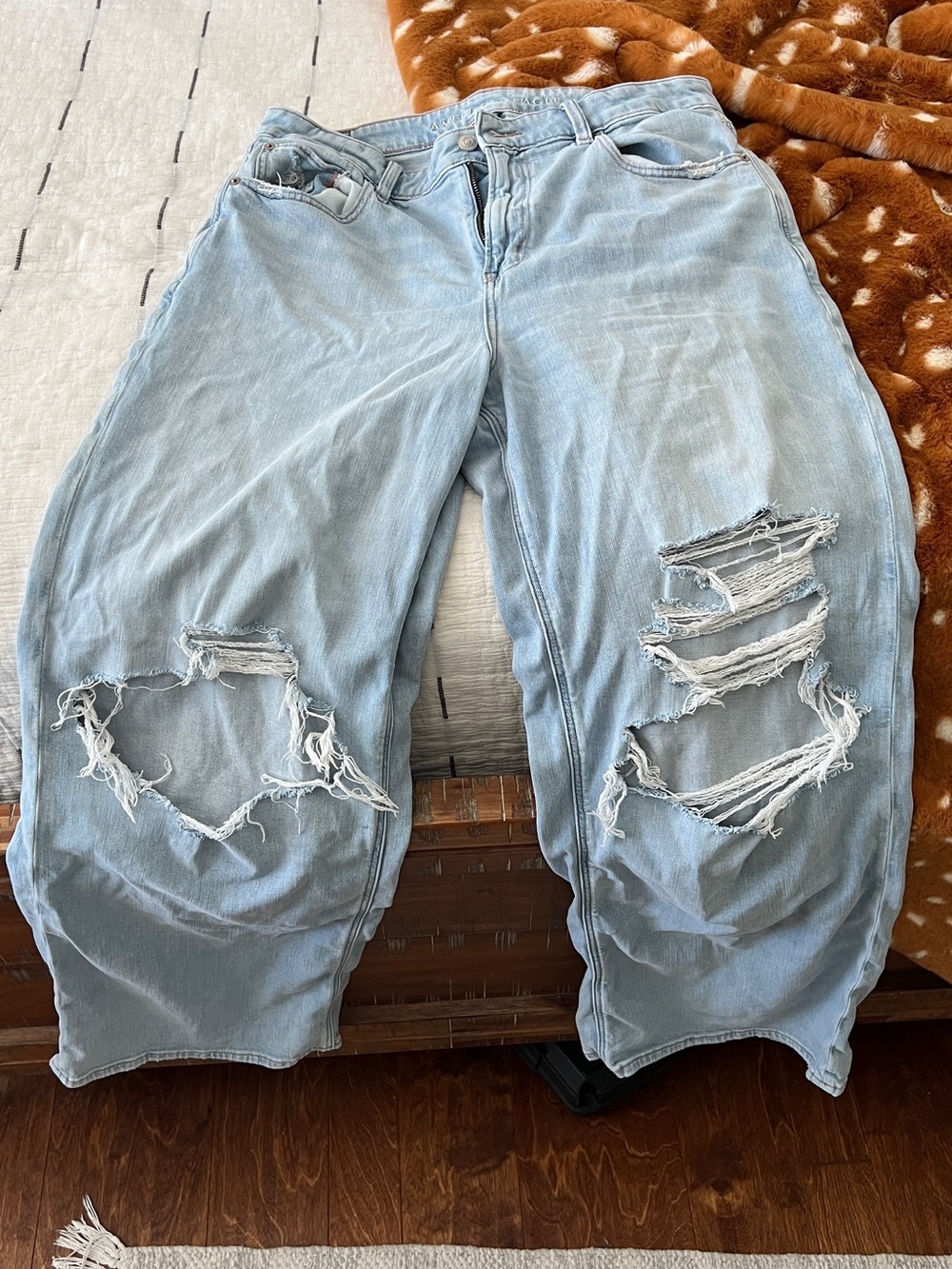 American Eagle Dreamy Drape Super High Rise Baggy Wide Leg Jeans - Picture 2 of 7
